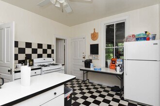 2615 N Southport Ave, Unit 2 in Chicago, IL - Building Photo - Building Photo