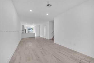 142 SW 171st Way in Pembroke Pines, FL - Building Photo - Building Photo