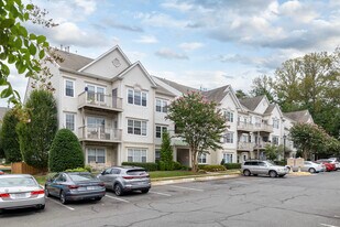 Cedar Lakes II Condominiums in Fairfax, VA - Building Photo