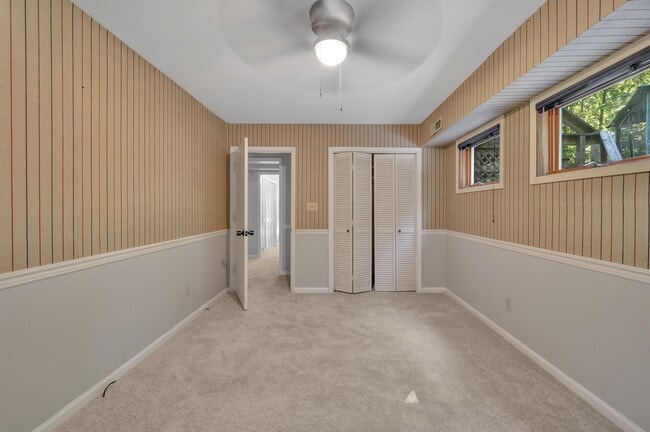 8205 Knollwood Cir in Charlotte, NC - Foto de edificio - Building Photo