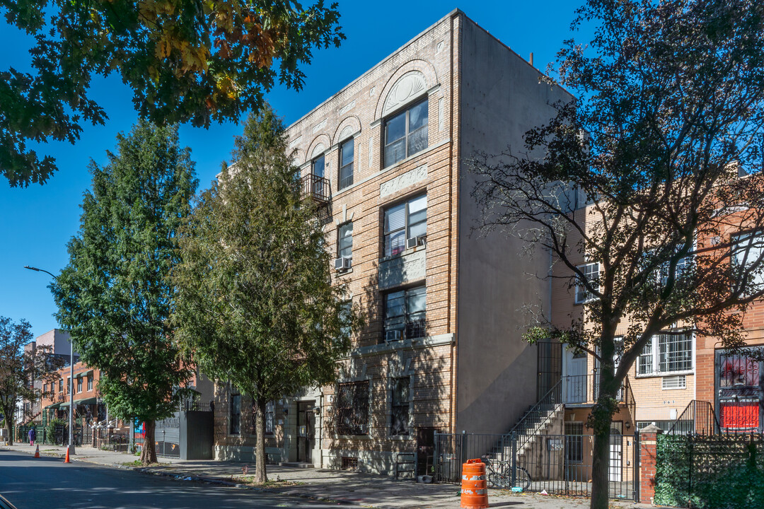 559 Kosciuszko St in Brooklyn, NY - Foto de edificio