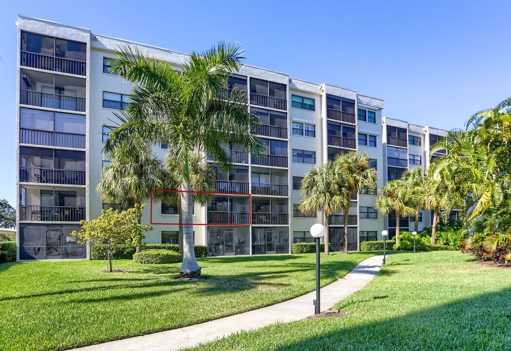 1328 Pasadena Ave S in South Pasadena, FL - Building Photo