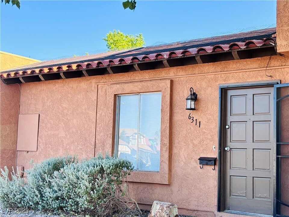 6311 W Washington Ave in Las Vegas, NV - Building Photo