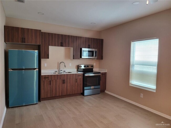 3101 W Kenwood St in Edinburg, TX - Building Photo - Building Photo