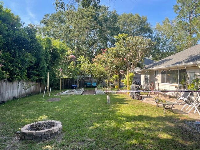 6746 NW 37th Ter in Gainesville, FL - Foto de edificio - Building Photo