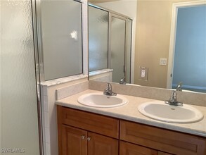 8567 Athena Ct in Lehigh Acres, FL - Foto de edificio - Building Photo