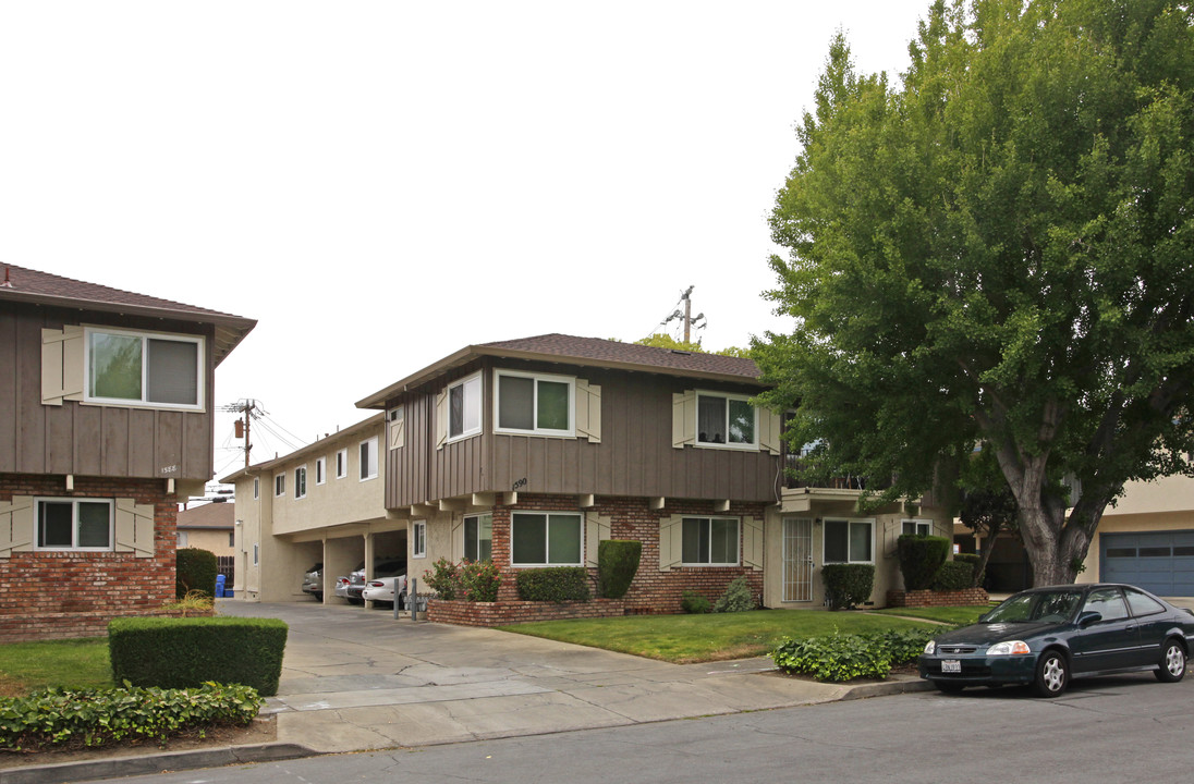 1590 Ontario Dr in Sunnyvale, CA - Foto de edificio