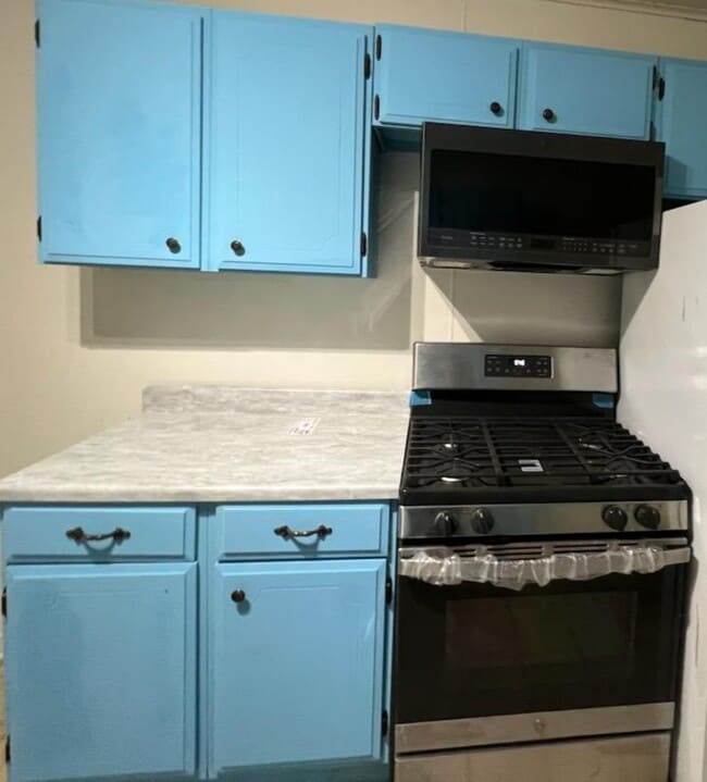 322 S 2nd St, Unit Apt 2 in St. Clair, PA - Building Photo - Building Photo