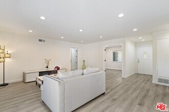 22441 Schoolcraft St in Los Angeles, CA - Building Photo - Building Photo