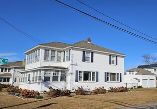 422 Maple Ave in Old Saybrook, CT - Building Photo - Building Photo