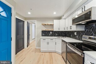 431 S 62nd St in Philadelphia, PA - Building Photo