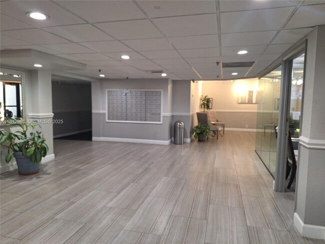 901 Hillcrest Dr in Hollywood, FL - Foto de edificio - Building Photo