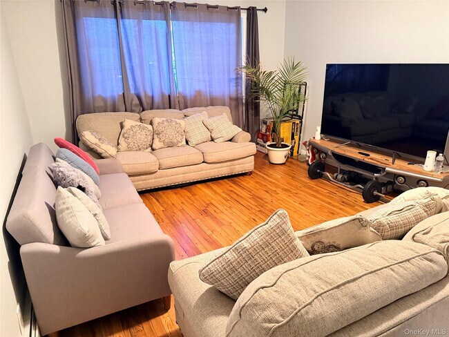 356 Soundview Ave in Bronx, NY - Building Photo - Building Photo