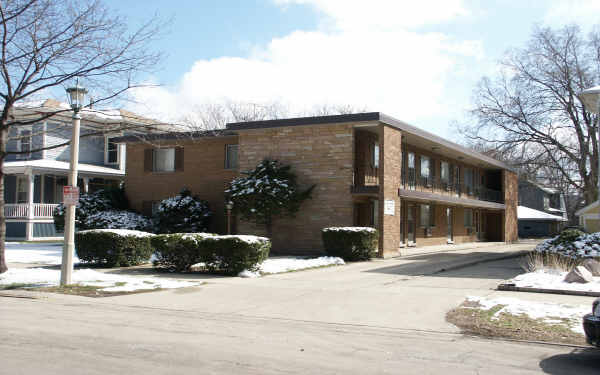 116-118 Clinton Ave in Oak Park, IL - Building Photo