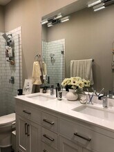 1838 W Grand Ave in Chicago, IL - Building Photo - Building Photo