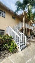 6972 NW 179th St in Hialeah, FL - Building Photo
