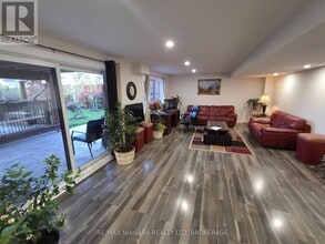 7879 Buckeye Cres in Niagara Falls, ON - Building Photo - Building Photo