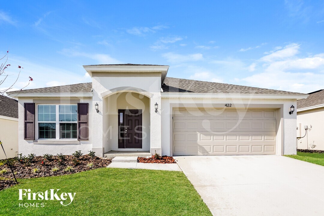 422 Earhart Dr in Davenport, FL - Building Photo
