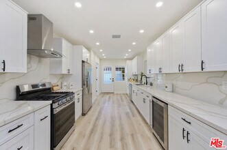 2936 S Bentley Ave in Los Angeles, CA - Building Photo - Building Photo