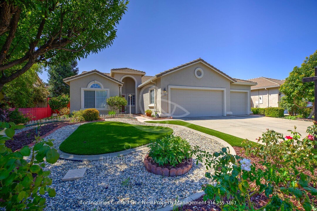 2423 1st St in Lincoln, CA - Building Photo