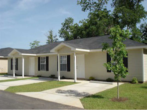 Robins Place in Pensacola, FL - Foto de edificio - Building Photo