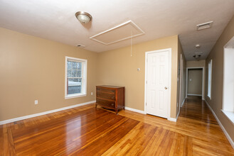 15-17 Whitman Ave in Whitman, MA - Building Photo - Interior Photo