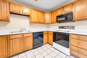 3348 S Doris Ct in Springfield, MO - Building Photo - Building Photo