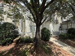 Room in Townhome on McGoogan Ln in Charlotte, NC - Building Photo - Building Photo