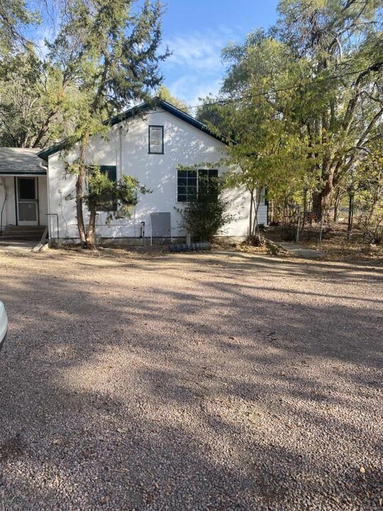 623 N Raynolds Ave in Canon City, CO - Foto de edificio