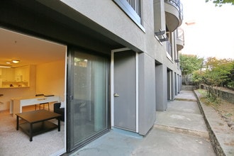 Yugo Seattle Rivendell in Seattle, WA - Foto de edificio - Interior Photo