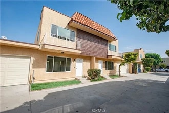 8839 Cedros Ave in Panorama City, CA - Building Photo - Building Photo