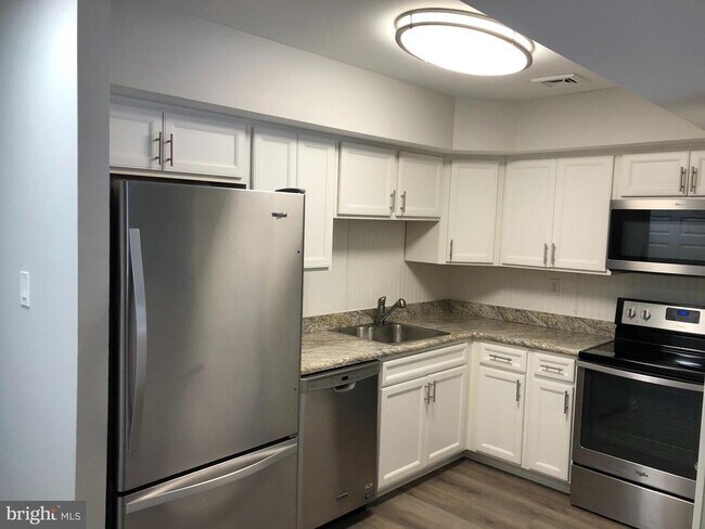 526 Barrington Ct in Sellersville, PA - Building Photo - Building Photo