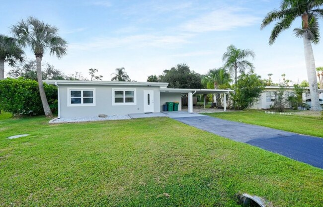 23491 Harper Ave in Port Charlotte, FL - Foto de edificio - Building Photo