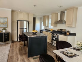 17 Video Ct in Iowa City, IA - Building Photo