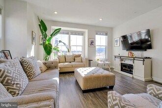 2816 Arts Vista Blvd in Hillcrest Heights, MD - Building Photo - Building Photo