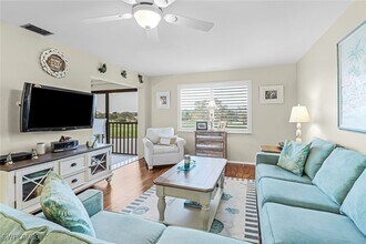 5250 Fox Hollow Dr in Naples, FL - Foto de edificio - Building Photo