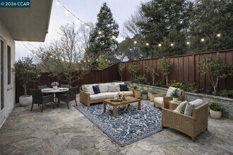 350 Caroni St in Walnut Creek, CA - Foto de edificio - Building Photo