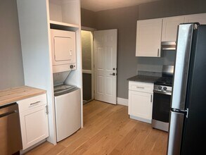 41 Cottage St in Boston, MA - Building Photo - Building Photo