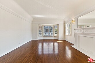 918 1/2 Serrano Ave in Los Angeles, CA - Building Photo - Building Photo
