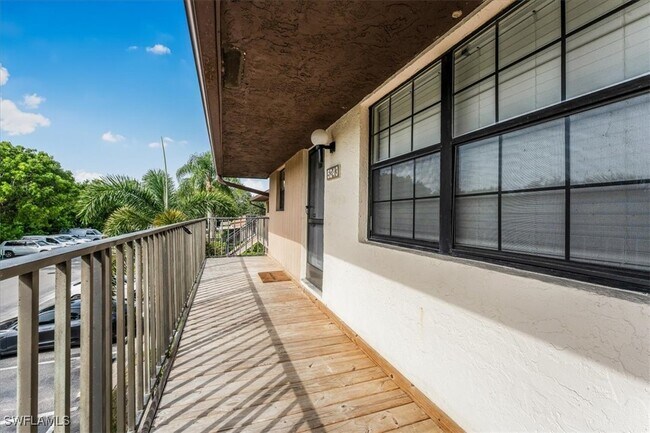 5243 Treetops Dr in Naples, FL - Building Photo - Building Photo