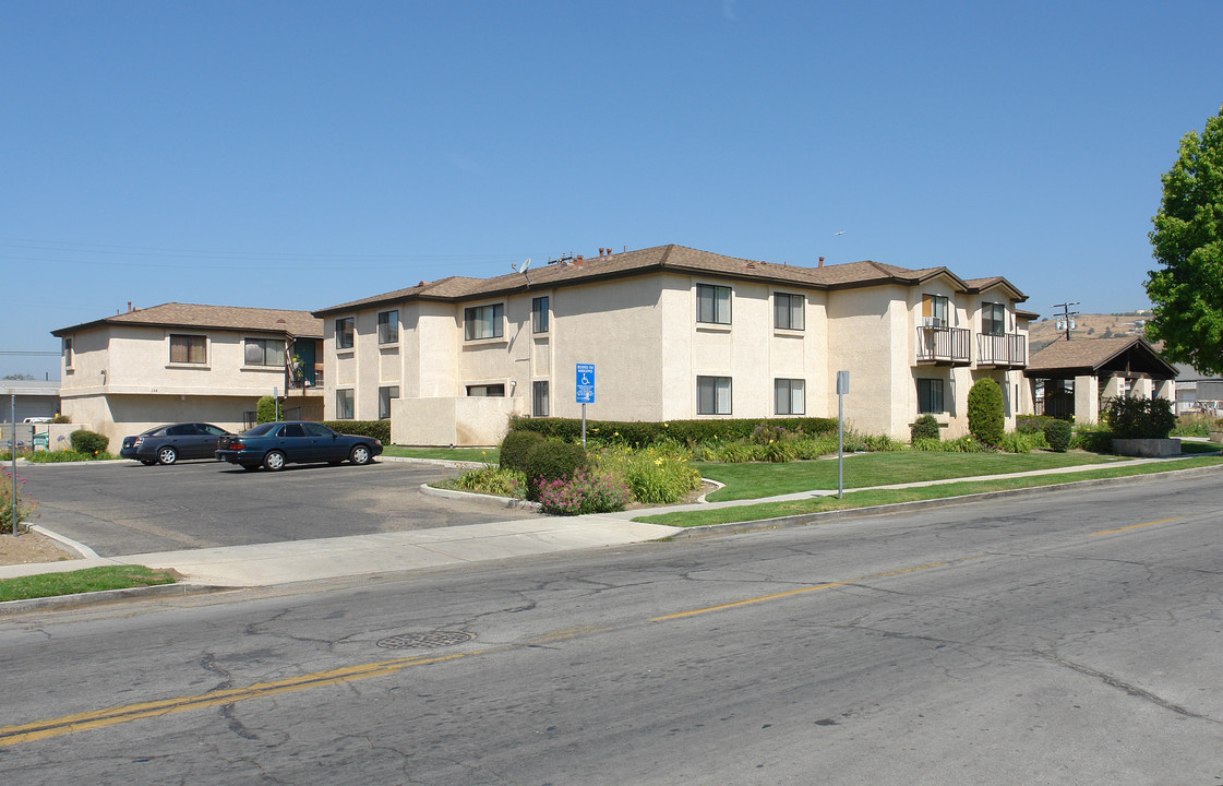 130-132 S 12th St in Santa Paula, CA - Building Photo