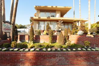 Laguna Palms in Laguna Beach, CA - Foto de edificio - Building Photo