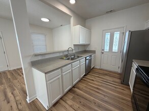 815 Green Oaks St in Greensboro, NC - Building Photo - Building Photo