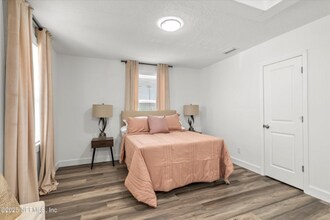805 Garth Ave in Jacksonville, FL - Foto de edificio - Building Photo