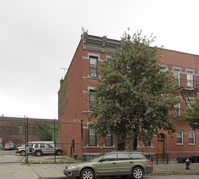 524 Union Ave in Brooklyn, NY - Building Photo - Building Photo