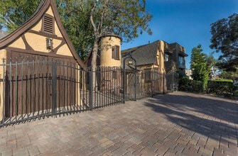 1328 N Formosa Ave, Unit 2bdrm in Los Angeles, CA - Foto de edificio - Building Photo