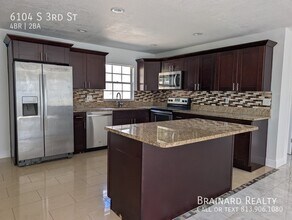 6104 S 3rd St in Tampa, FL - Building Photo - Building Photo