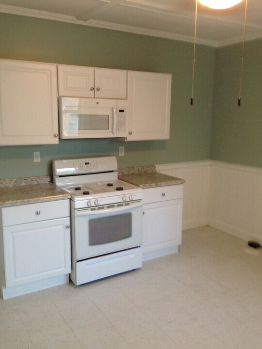 119 Pleasant St, Unit #3 in Gloucester, MA - Building Photo