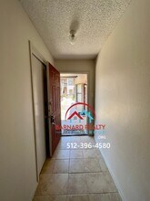 402 N Fredericksburg St in San Marcos, TX - Building Photo - Building Photo