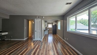 University Villas in Omaha, NE - Foto de edificio - Interior Photo